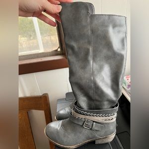 Women’s knee high boot